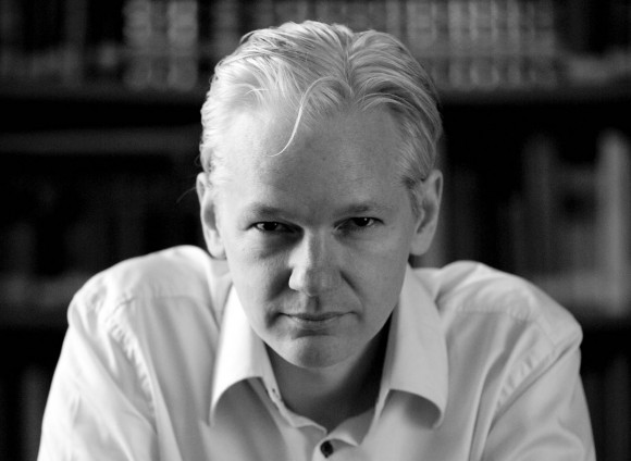 Julian_Assange_2010-front11