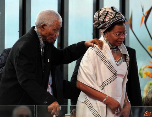 Graça Machel se casó con Mandela en 1998. Por su trabajo ha sido galardonada con el Premio Príncipe de Asturias de Cooperación Internacional