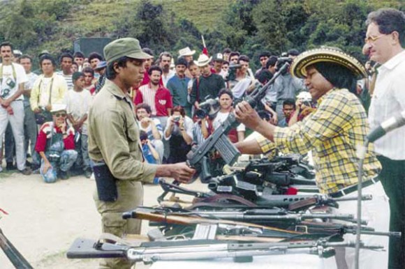 Cuando el EPL se desmovilizo en Febrero de 1991, Megateo se quedó armado en la Serranía de los Motilones. Foto: El Salmón Urbano.  