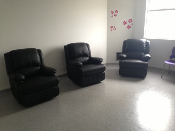 Sala donde las mujeres descansan después del procedimiento.