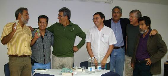 Julio César Londoño, Eduardo Delgado, MT Aguilera Garramuño, José Zuleta, Medardo Arias, Adolfo Montaño y Horacio Benavides durante un sesión de mutuos elogios. 