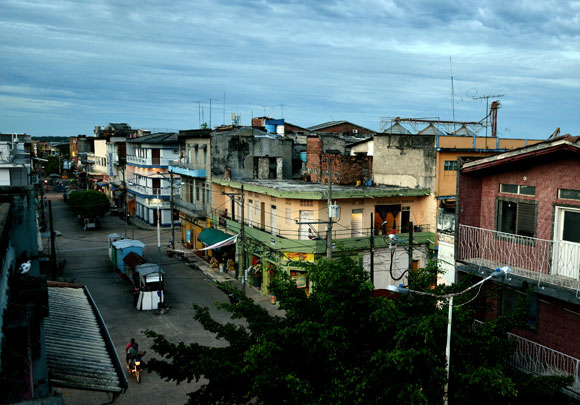 Puerto Boyacá, la tierra de "Botalón", Henry Pérez y Freddy Guarín - -- Las2orillas amanecer_pto_berrio