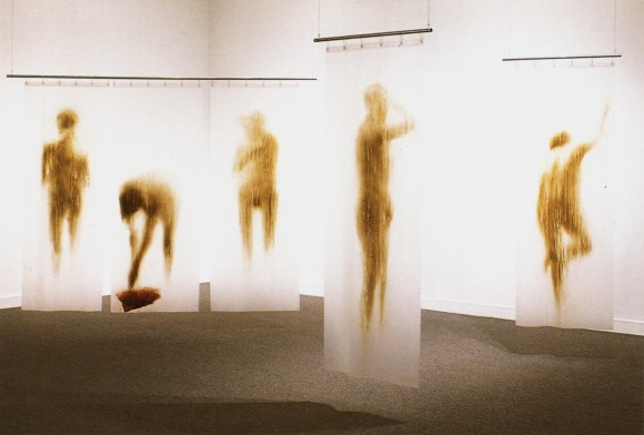 oscar-munoz-cortinas-bano