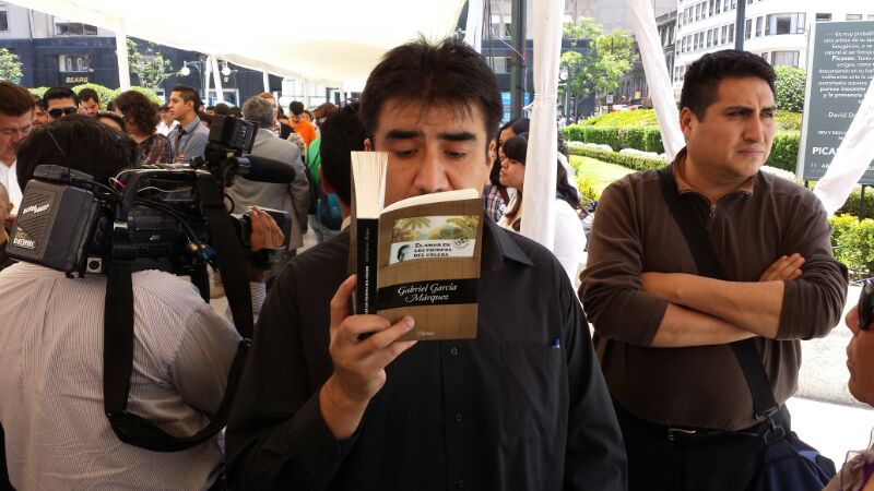 A la espera de las cenizas de Gabo - -- Las2orillas IMG-20140421-WA011