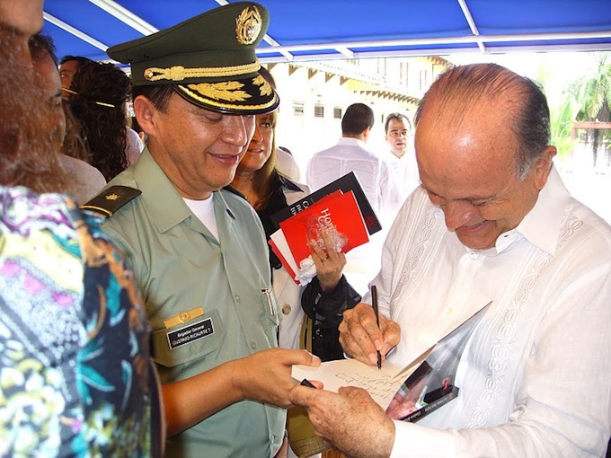 Cuando Gardeazábal pesaba en la Luciérnaga - -- Las2orillas Junto al exdirector del INPEC, Gustavo Ricaurte