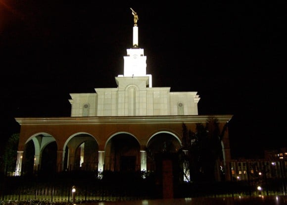 Iglesia mormona Bogotá de la calle 127 con autopista