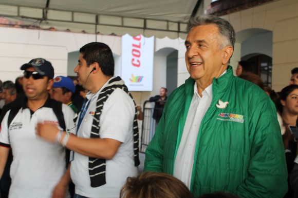 Lucho Garzón renunció al Partido Verde para acompañar a Santo s título personal y liderar el apoyo de organizaciones sociales 