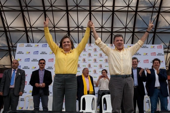 El 3 de junio Clara López adhiere a la campaña de Juan Manuel Santos 