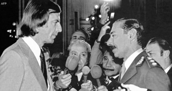 El día en que el fútbol se volvió panfleto - -- Las2orillas Menotti y Videla