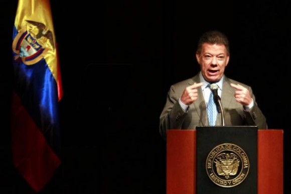El 20 de noviembre de 2013 Santos anuncia su reelección: “Tenemos que terminar la tarea”.