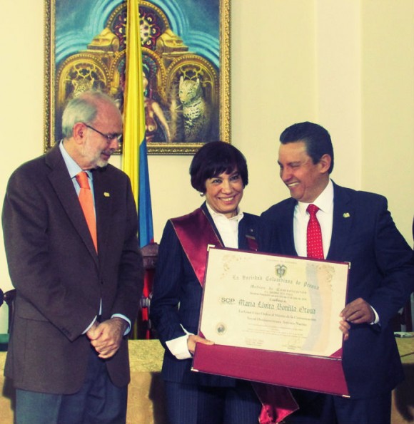 María Elvira Bonilla recibió la Gran Cruz Orden al Mérito de la Comunicación Social Iberoamericana Antonio Nariño