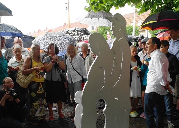 El bogotano que conjuró la mala conciencia de los suecos - -- Las2orillas Escultura-mario-suecia