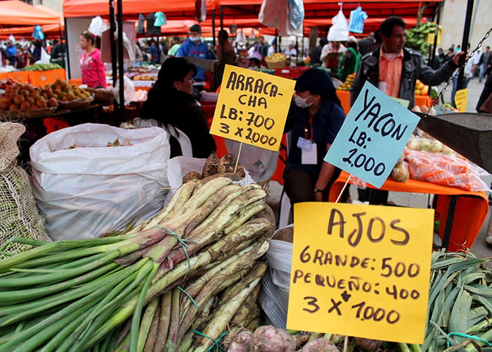 En la Plaza de Bolívar de Bogotá, el mercado campesino se instala dos veces al año.