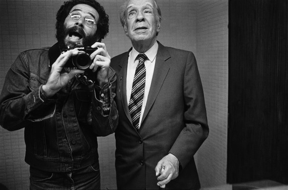 El hombre de las ‘Selfies’, entrevista a Vasco Szinetar - -- Las2orillas JorgeLuisBorges