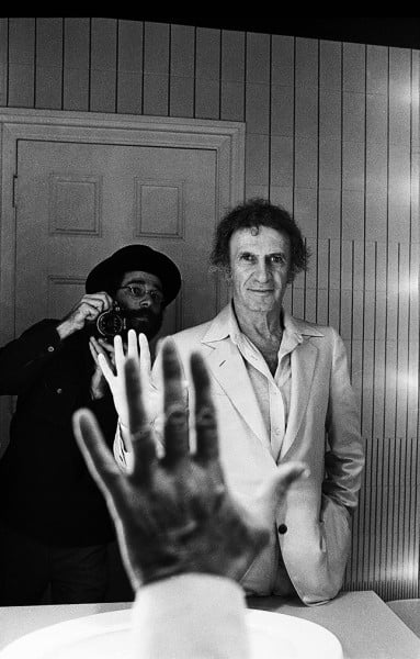 El hombre de las ‘Selfies’, entrevista a Vasco Szinetar - -- Las2orillas marcel