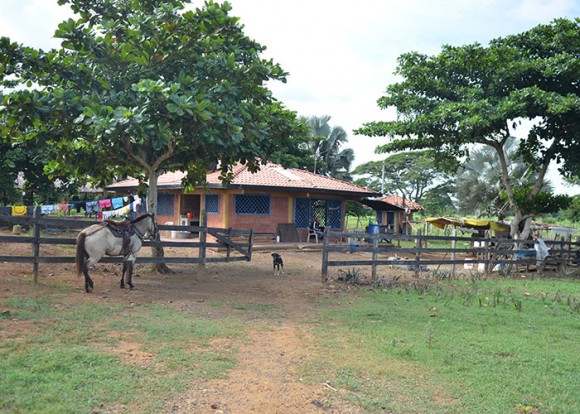 Los campesinos que regresaron a la tierra que los Castaño les habían arrebatado - -- Las2orillas santapaula-3 (1)