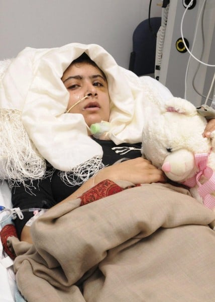 Malala se recupera en un hospital del Reino Unido tras las graves heridas sufridas