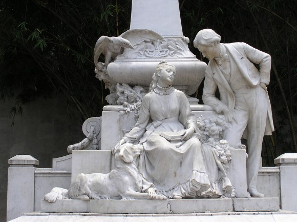 Monumento a María y Jorge Isaacs en Cali