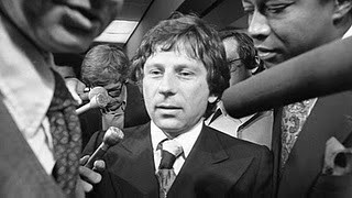 Polanski en medio del acoso de la prensa tras el escándalo.