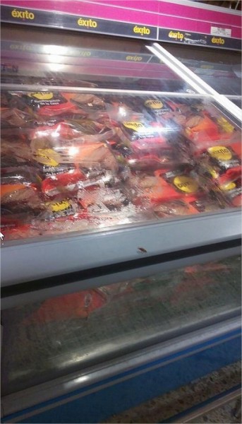 Cucarachas en almacenes Éxito - -- Las2orillas exito01