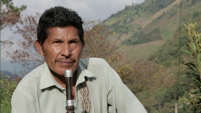 La paz con las Farc ya está firmada - -- Las2orillas Virgilio López basó su estrategia de paz construyendo consenso de la base hacia arriba. Primero arrancó con las viudas y los huérfanos; poco a poco llegó a los guerreros. Foto: Vice Colombia - Pacifista