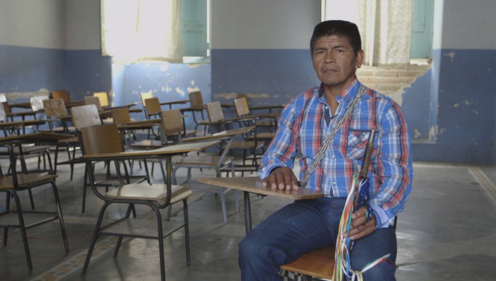 La paz con las Farc ya está firmada - -- Las2orillas Bernabé Paya, aunque estaba destinado a seguir los pasos de su padre, decidió en cambio asumir el bastón de mando y ser gobernador en 1992. Foto: Vice - Paficista