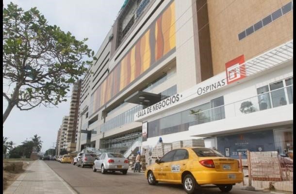Fachada del Centro Comercial Washington Plaza en Bocagrande, Cartagena