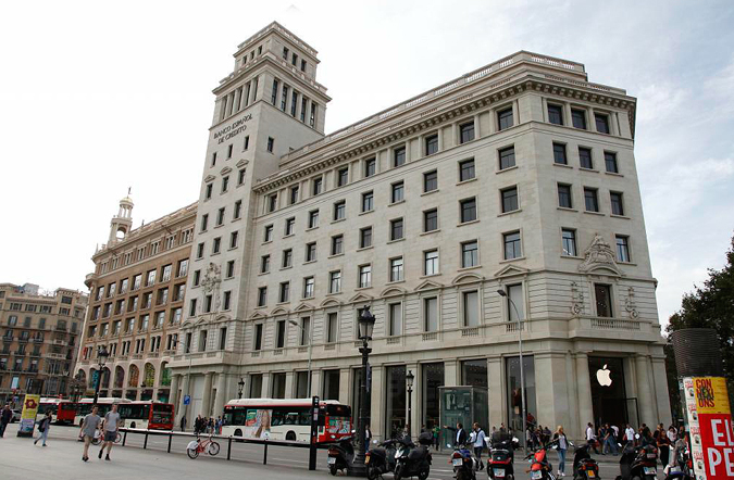 Ortega adquirió la emblemática sede del Banco Banesto en Barcelona por 44 millones 
