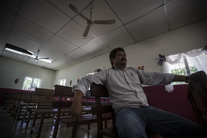Francisco Villa Gurrola, el pastor apostólico Badiraguato, Sinaloa. (Foto por Hans-Maximo Musielik/VICE News)
