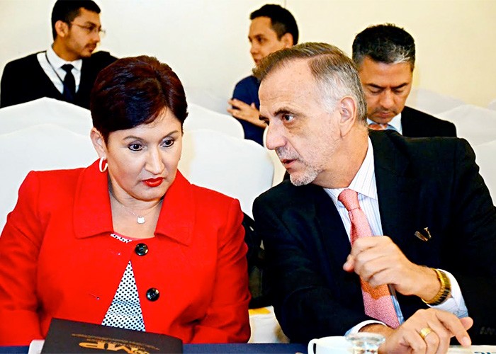 La fiscal general Thelma Aldana y el comisionado Iván Velásquez lideran la investigación contra el presidente Otto Pérez. Foto: Elperiodico.com.gt