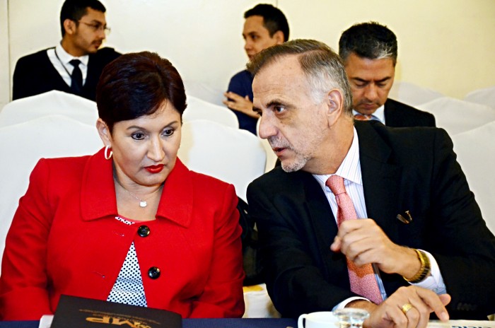 La fiscal general, Thelma Aldana y el dirigente de la Comisión Internacional Contra la Impunidad de Guatemala, Iván Velásquez llevaron a cabo la investigación sobre corrupción que detonó las multitudinarias manifestaciones