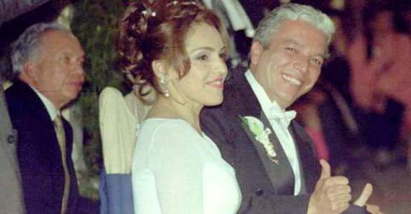 El excongresista Carlos Alonso Lucio y su esposa la senadora Vivianne Morales fueron casados por el pastor Dario Silva en la iglesia cristiana Casa sobre la roca 