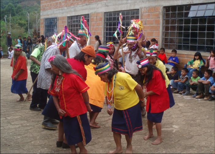 Los Emberá en una de sus danzas tradicionales 