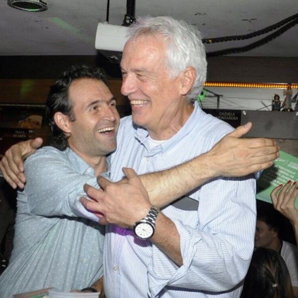 Dos fotos. Dos Federicos. Dos votos - -- Las2orillas Los federicos, el 17 de octubre pasado