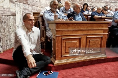 En el Parlamento, Varoufakis se convirtió en el gran contradictor de Tsipras