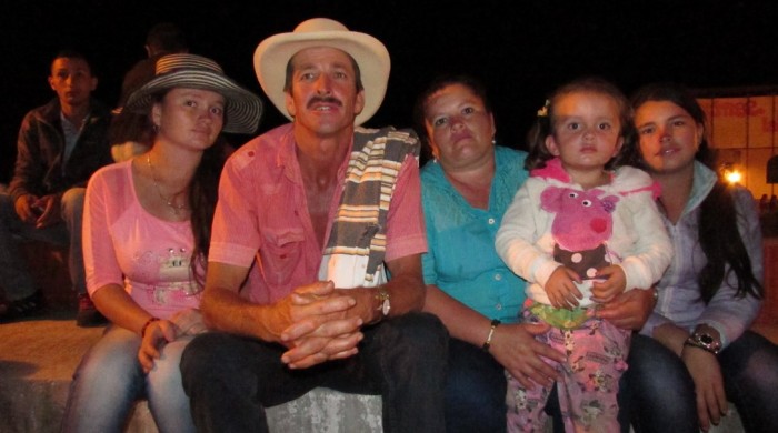 Jesús Albeiro Cardona recibió con toda su familia la llegada de los expedicionarios. Foto: Francisco Monsalve