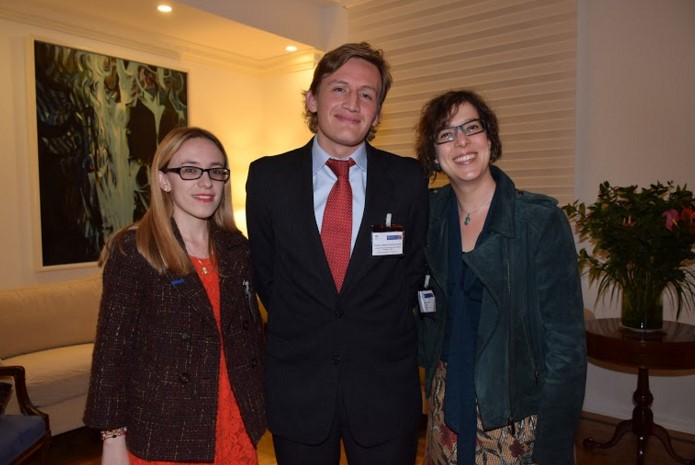 De izquierda a derecha: Juliana Torres, Gustavo Quintero y Tatiana Olarte. Foto: Embajada Británica