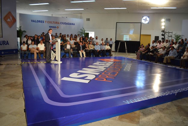 El 13 de junio de 2012, como candidato, Ismael Pérez organizó un foro de seguridad al que asistieron especialistas colombianos.