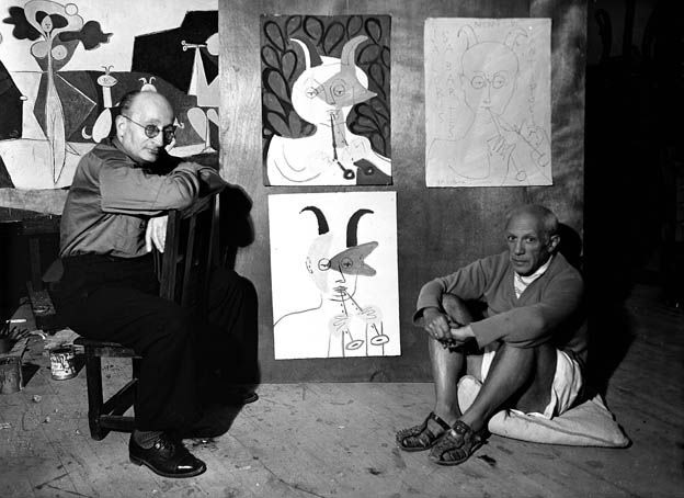 Pablo Picasso y Jaume Sabartés, 1946. En el centro, abajo, la obra adquirida en 2008 por el Museu Picasso, Jaume Sabartés como un fauno tocando el aulos