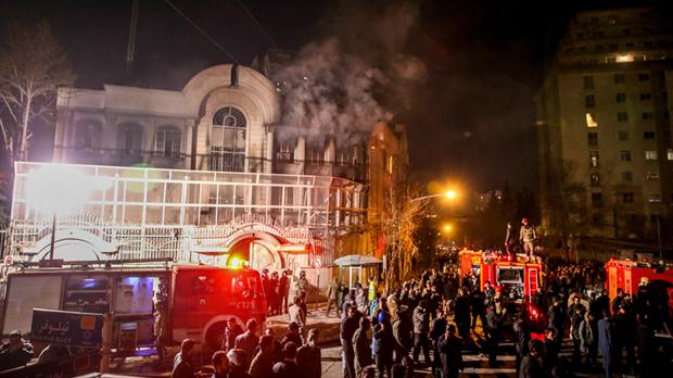 A la quema de su embajada en Teherán, Arabia Saudita contraatacó rebajándole el precio del petróleo a los antiguos clientes de Irán