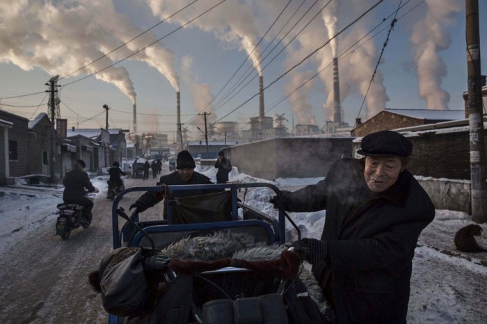 Kevin Frayer, de Reuters, ha logrado el primer premio en el apartado de Vida Diaria en la categoría de una única foto con esta imagen de un trabajador de las minas de carbón en Shanxi, China. KEVIN FRAYER (REUTERS)