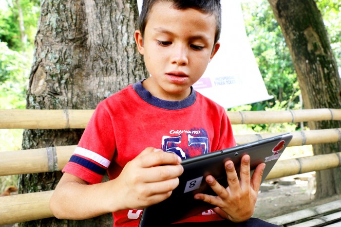 Sembrando lecturas en los recuerdos de Beltrán - -- Las2orillas marsella 2