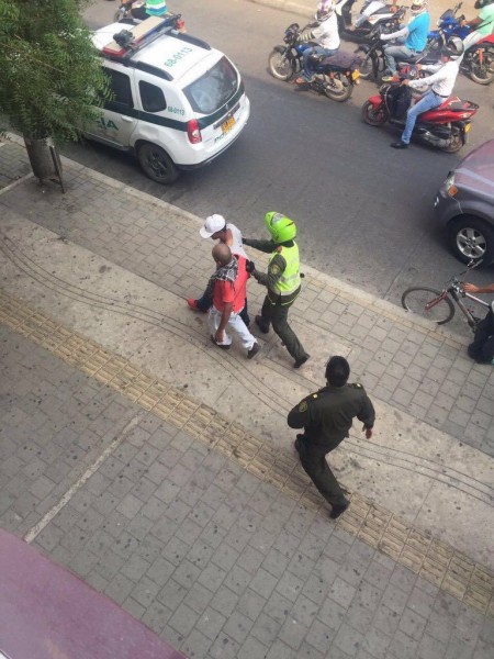 Policía captura a 2 personas que intimidaban a comerciantes en Montería, en el “mercadito del sur”.
