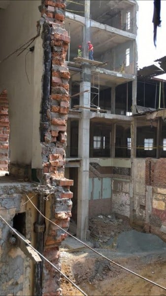 A escondidas, comerciantes paisas destruyen patrimonio de los caleños - -- Las2orillas 6