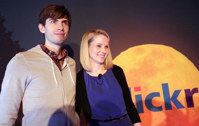 David Karp (CEO y fundador de Tumblr) y Marissa Mayer en el anuncio de la compra en 2013