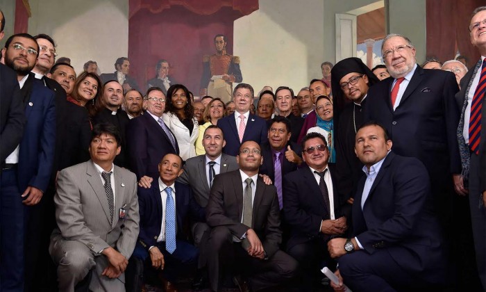  - Contrato publicitario para adecuar el mensaje de paz a las distintas iglesias cristianas