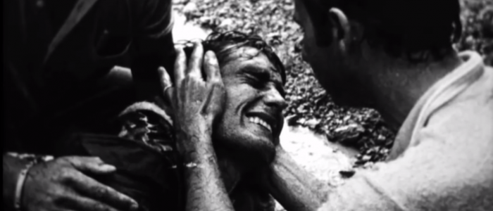 Luis Ocaña iba líder cuando cayó en el lluvioso descenso del Col de Menté en 1971. Tuvo que ser rescatado en helicóptero