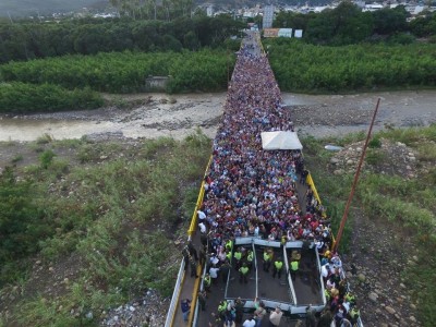 Este es el puente internacional Simón Bolivar en donde ésta mañana 50 mil venezolanos cruzaron la frontera