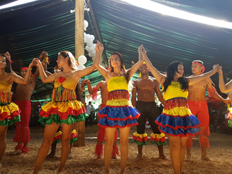 Así fue la Vigilia por la paz en el Frente Sur de las Farc - -- Las2orillas vigilia2