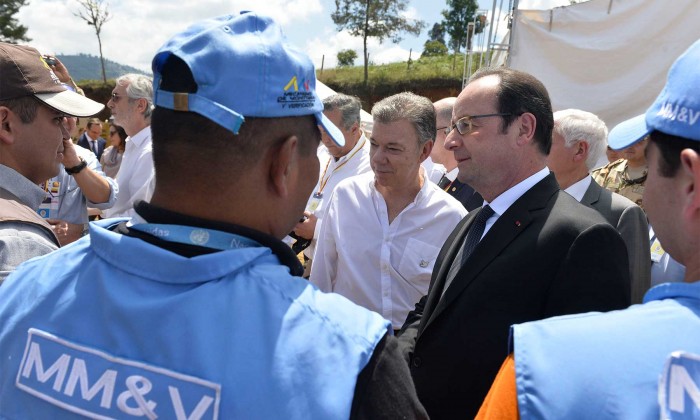Los presidentes de Colombia y Francia conversaron este martes en Caldono (Cauca) con los encargados del Mecanismo de Monitoreo y Verificación en marcha dentro de los acuerdos de paz.
